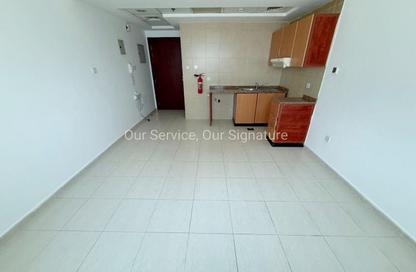 Apartment - Studio - 1 Bathroom for rent in New Al Taawun Road - Al Taawun - Sharjah