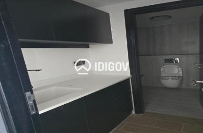 Office Space - Studio - 1 Bathroom for rent in The Binary Tower - Business Bay - Dubai