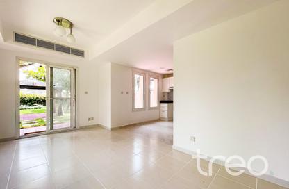 Villa - 2 Bedrooms - 3 Bathrooms for rent in Springs 11 - The Springs - Dubai