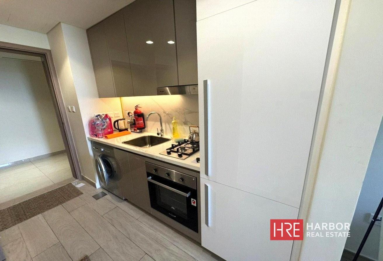 Luxury Studio | Spacious Balcony | Vacant photo 6
