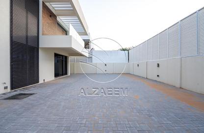 Villa - 5 Bedrooms - 7 Bathrooms for rent in West Yas - Yas Island - Abu Dhabi