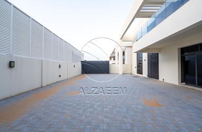 Villa - 5 Bedrooms - 7 Bathrooms for rent in West Yas - Yas Island - Abu Dhabi