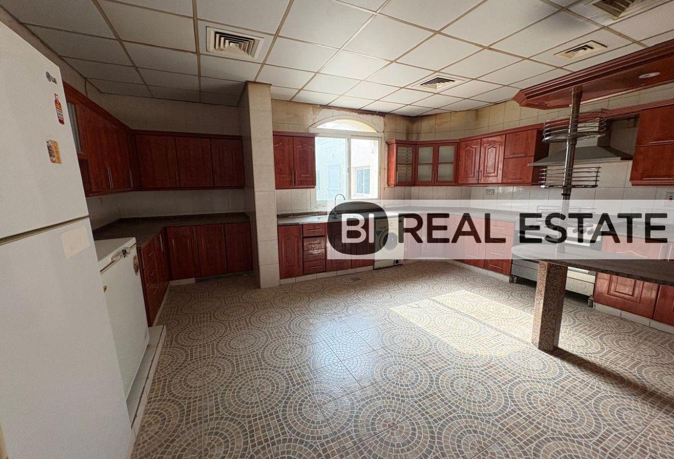 5 BR Villa in Al Barsha with Private Garden photo 3