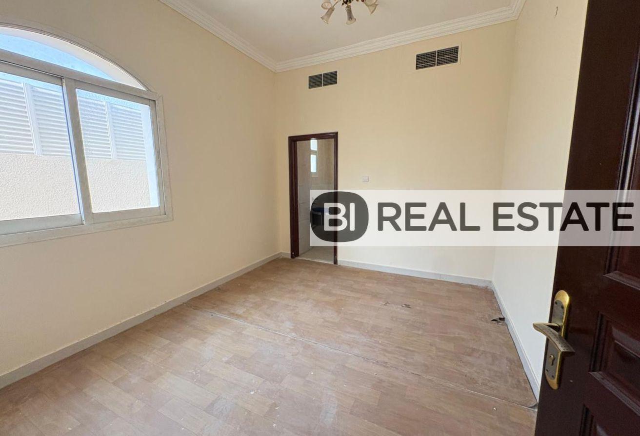 5 BR Villa in Al Barsha with Private Garden photo 4