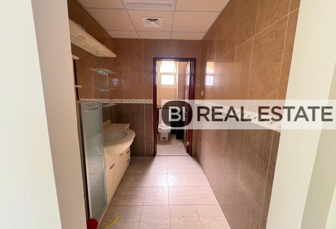 5 BR Villa in Al Barsha with Private Garden photo 9