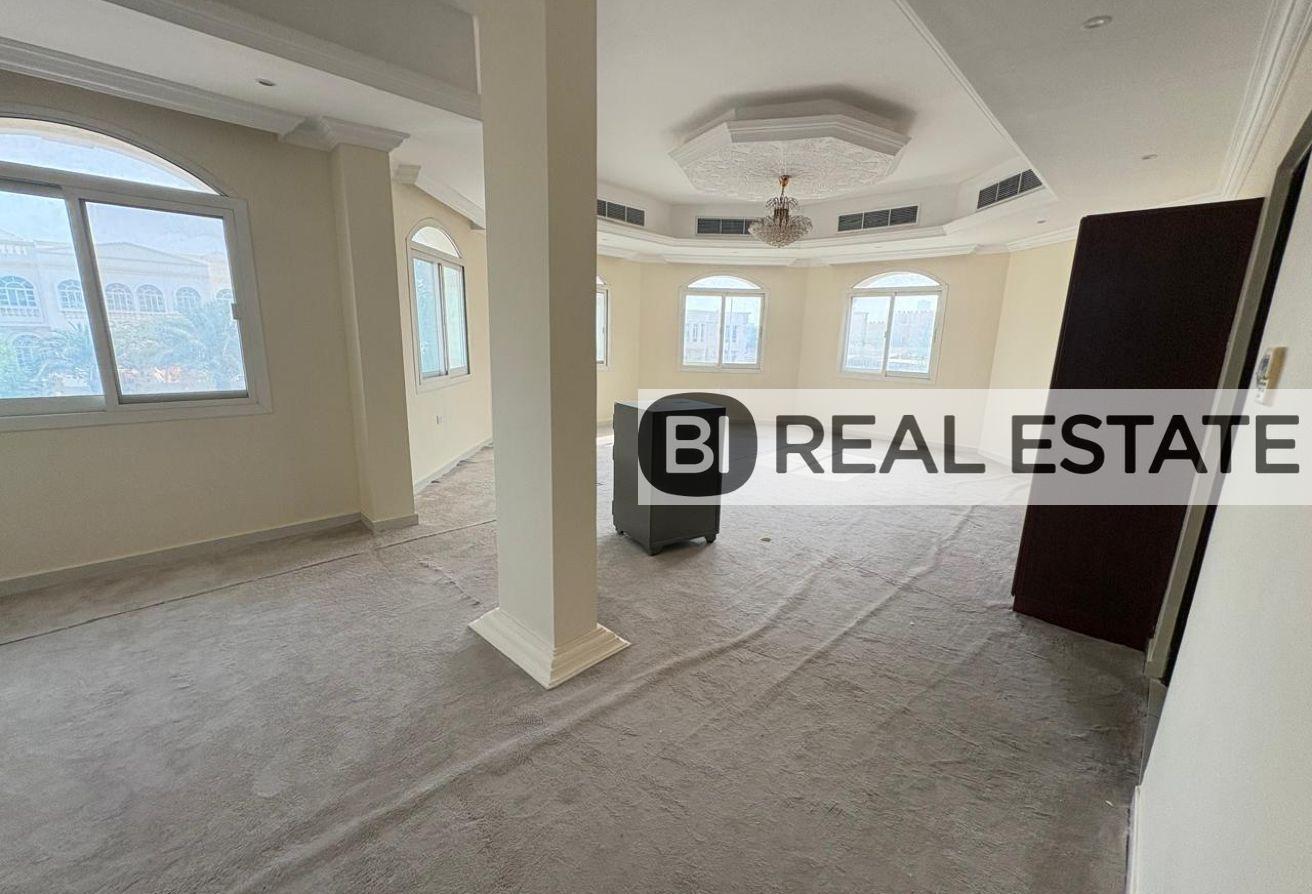 5 BR Villa in Al Barsha with Private Garden photo 12