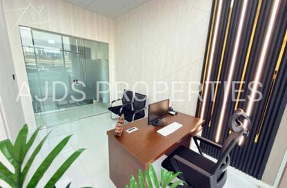 Office Space - Studio - 1 Bathroom for rent in Red Avenue - Al Garhoud - Dubai