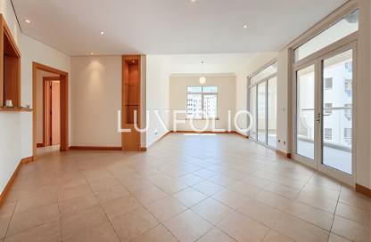 Apartment - 3 Bedrooms - 4 Bathrooms for rent in Al Hallawi - Shoreline Apartments - Palm Jumeirah - Dubai