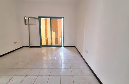 شقة - غرفة نوم - 1 حمام للايجار في البطينة - الشارقة شقة - غرفة نوم - 1 حمام للايجار في البطينة - الشارقة