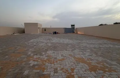 أرض - استوديو للايجار في مبني علي موسى - الصجعة الصناعية - الصجعة - الشارقة