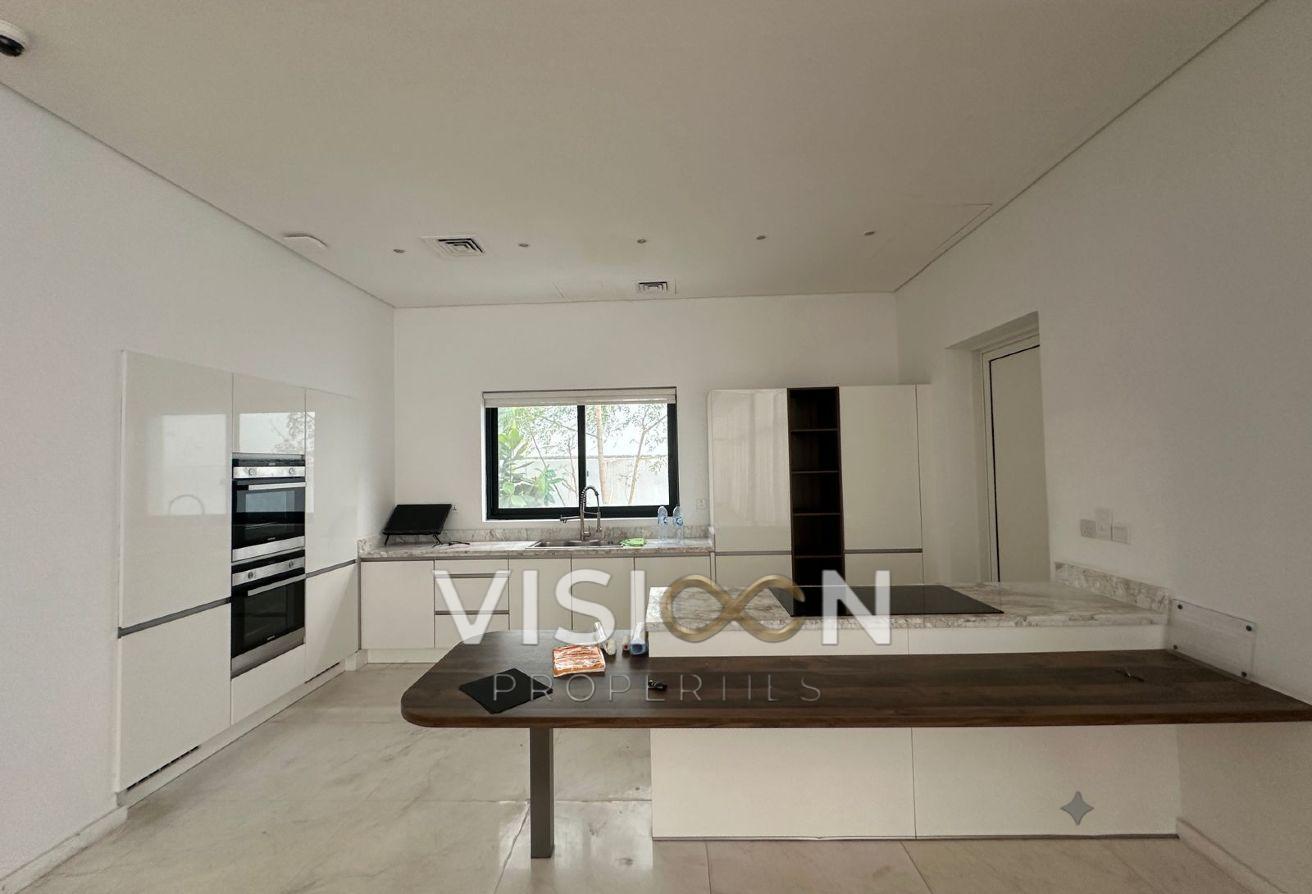 Huge 5BR Villa l Modern l Driver & Maid Room photo 12