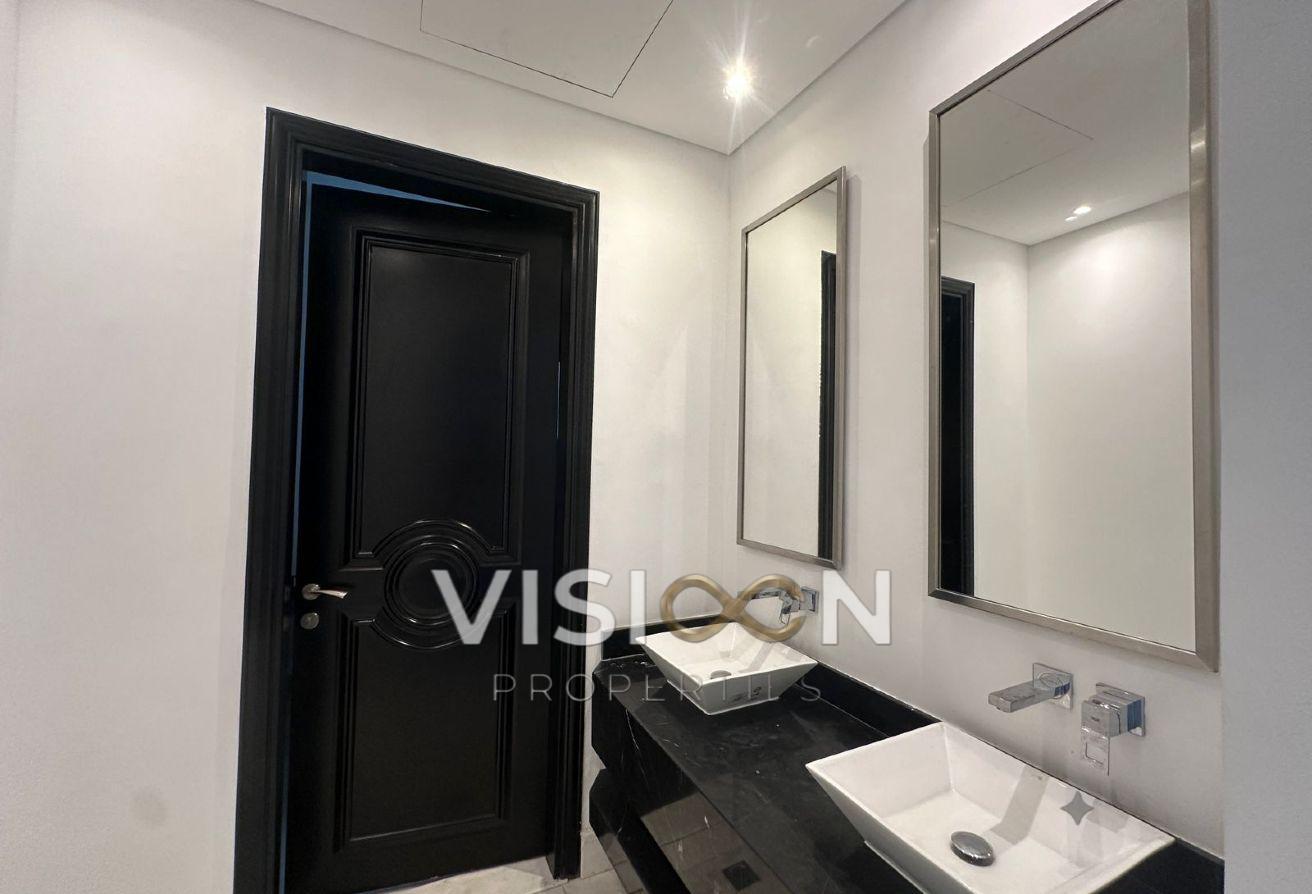 Huge 5BR Villa l Modern l Driver & Maid Room photo 15