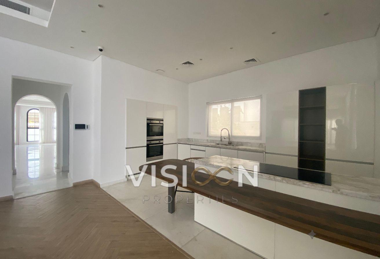 Huge 5BR Villa l Modern l Driver & Maid Room photo 8