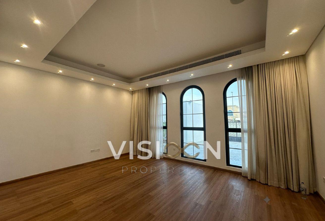 Huge 5BR Villa l Modern l Driver & Maid Room photo 16