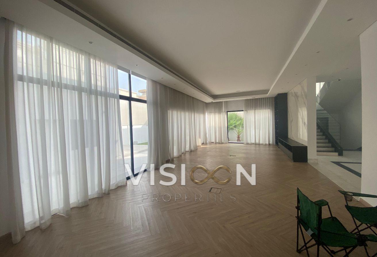 Huge 5BR Villa l Modern l Driver & Maid Room photo 6