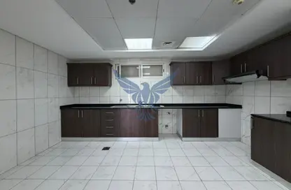 شقة - 2 غرف نوم - 3 حمامات للايجار في مجمع ار دي كي السكني - روضة أبو ظبي - أبوظبي