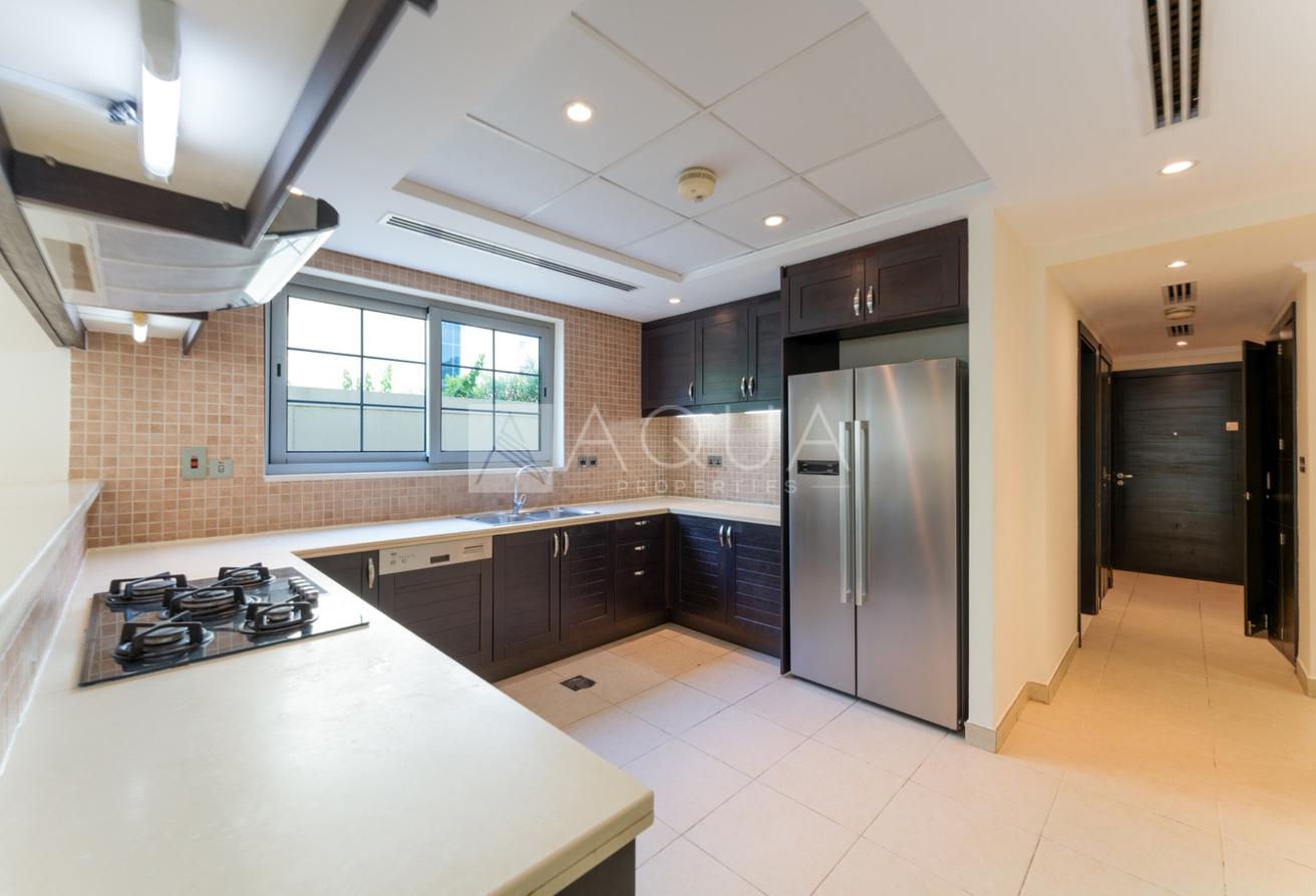 4 Bed Conversion | Vacant | Pool & Jacuzzi photo 9