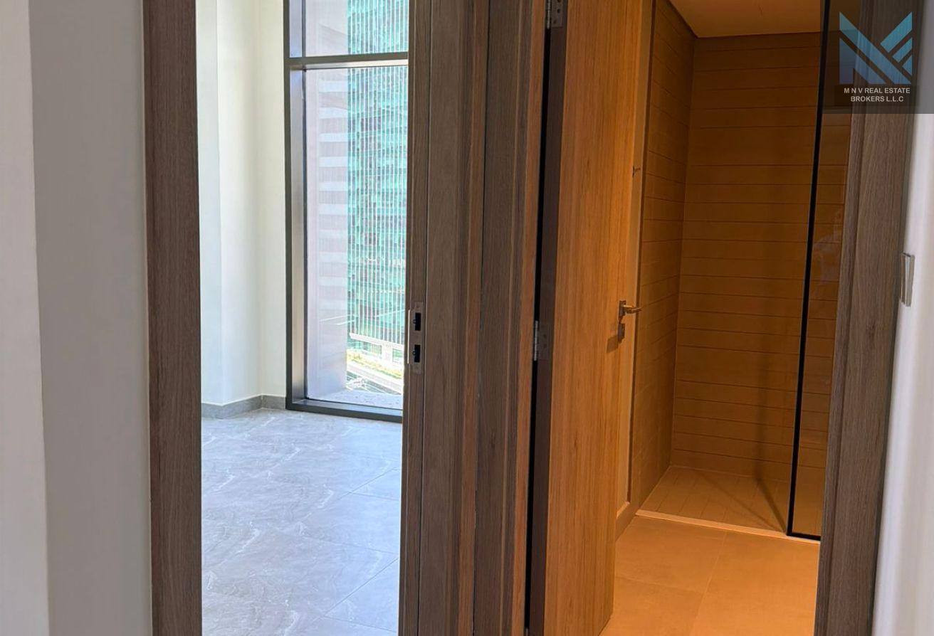 1BR Waterfront Apartment with Burj Khalifa Views photo 8