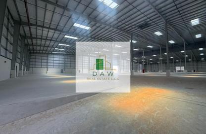 Warehouse - Studio - 2 Bathrooms for rent in Umm Al Thuoob - Umm Al Quwain