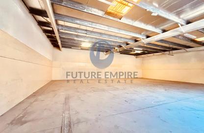 Warehouse - Studio - 3 for rent in Umm Ramool - Dubai