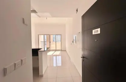 Apartment - 1 Bedroom - 2 Bathrooms for rent in Spanish Tower - Dubai Sports City - Dubai