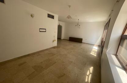 Apartment - 4 - 3 for rent in Al Qulaya'ah - Al Sharq - Sharjah Apartment - 4 - 3 for rent in Al Qulaya'ah - Al Sharq - Sharjah