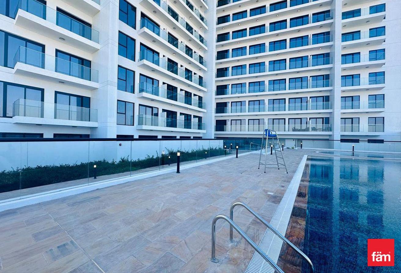 Fully Furnished | Beside Metro | VACANT photo 11