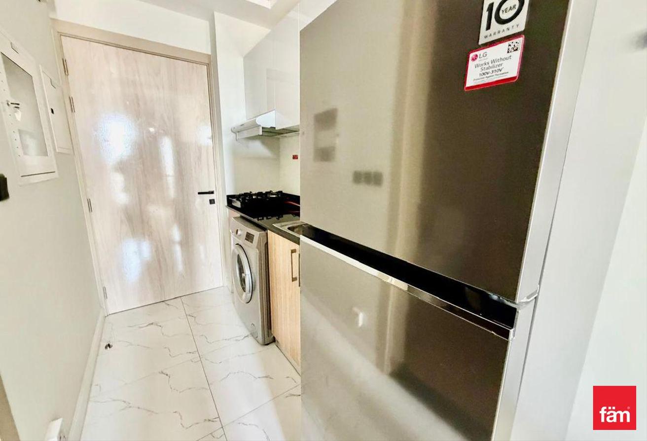 Fully Furnished | Beside Metro | VACANT photo 7