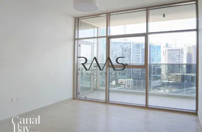 شقة - 2 غرف نوم - 3 حمامات للايجار في خليج القناة - الخليج التجاري - دبي