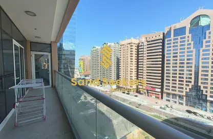 شقة - 2 غرف نوم - 3 حمامات للايجار في يونايتد سكوير - الخالدية - أبوظبي