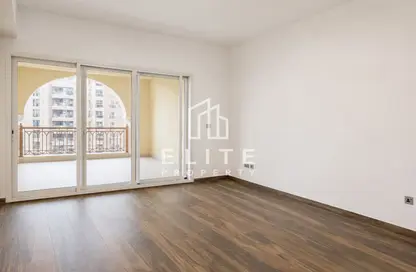 Apartment - 3 Bedrooms - 4 Bathrooms for rent in Marina Residences 6 - Marina Residences - Palm Jumeirah - Dubai