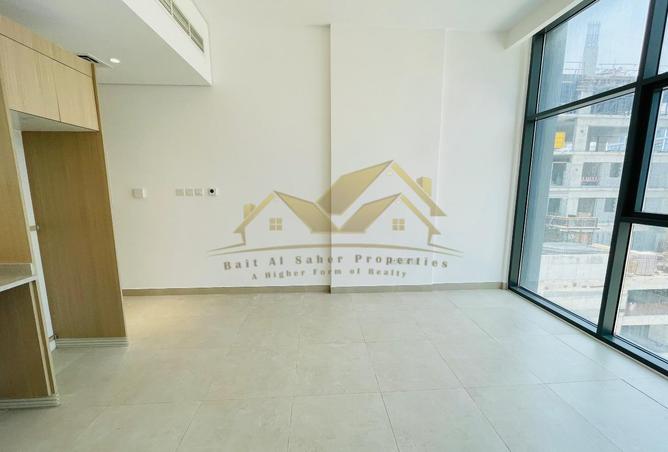 Studio Apartment in Al Satwa with Parking photo 2