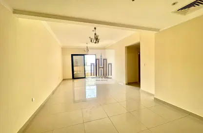 Apartment - 3 Bedrooms - 3 Bathrooms for rent in Muwaileh 29 Building - Muwaileh - Sharjah