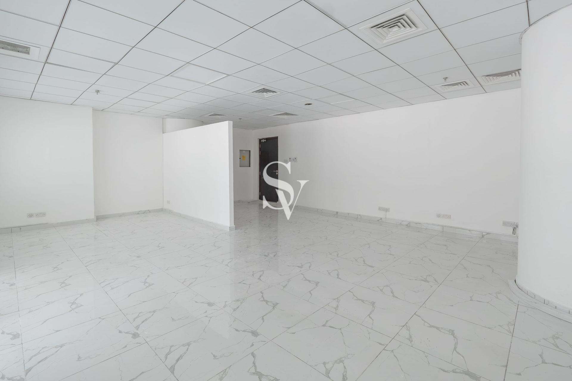 LOW FLOOR | MULTIPLE CHEQUES | READY TO OCCUPY
