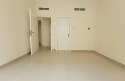Apartment - 1 - 2 for rent in Al Khan Corniche - Al Khan - Sharjah