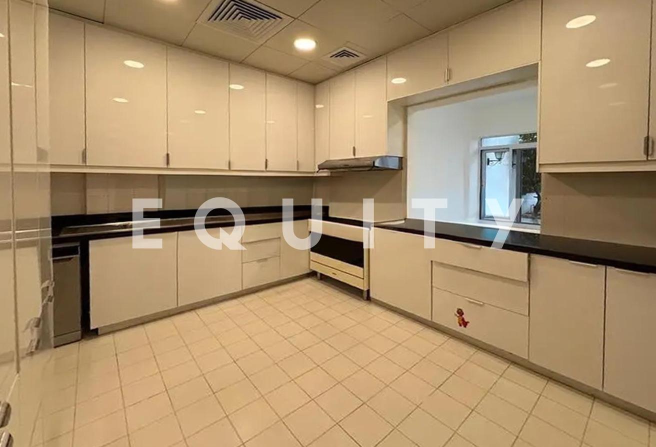 Many Options Available | Vacant Now | 5 Bedrooms photo 3
