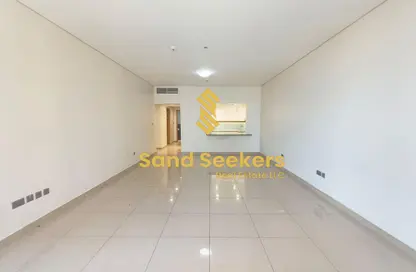 شقة - 2 غرف نوم - 4 حمامات للايجار في يونايتد سكوير - الخالدية - أبوظبي