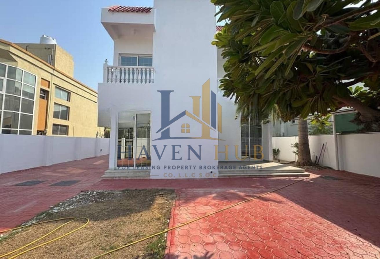 5 BR Villa with Landscaped Garden in Al Safa photo 2