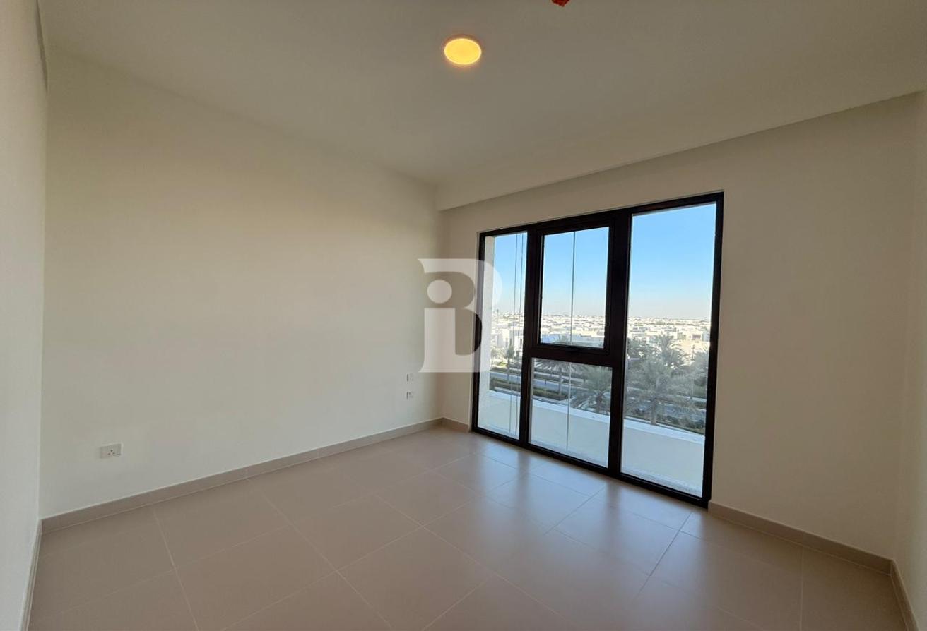 Brand New | Low Floor | Prime Location photo 5