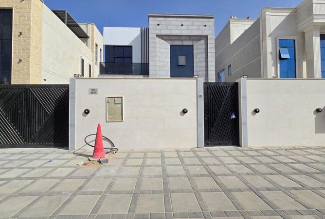 81110279 - Property Image 2