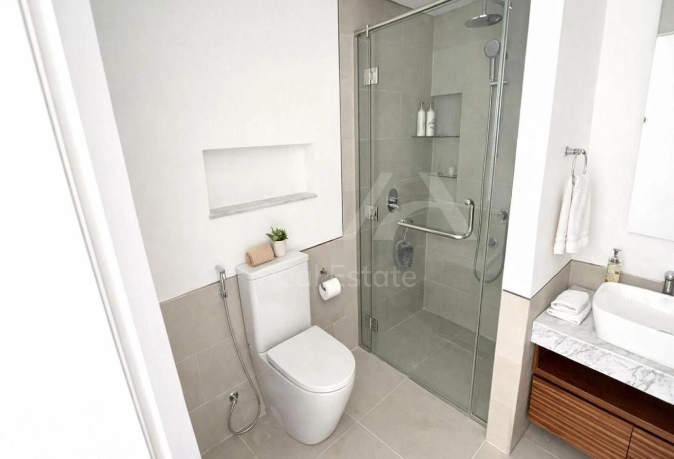 HIGH FLOOR | UNFURNISHED | COMMUNITY VIEW photo 7