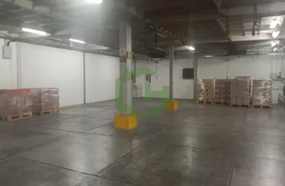 Warehouse - Studio - 1 Bathroom for rent in RAS - Umm Ramool - Dubai