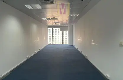 مكتب - غرفة نوم - 1 حمام للايجار في برج الصقر للأعمال - شارع الشيخ زايد - دبي