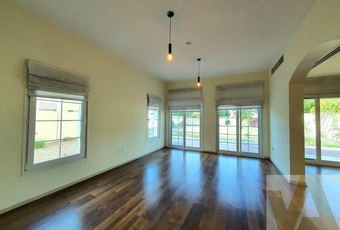 54402867 - Property Image 2