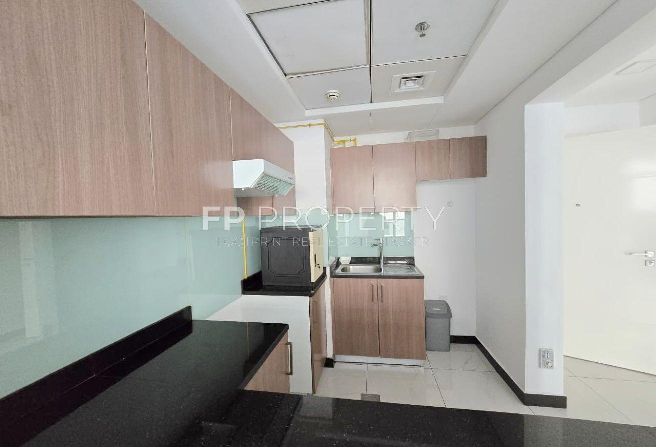 UNFURNISHED 1BHK/ FRONT OF MALL photo 8