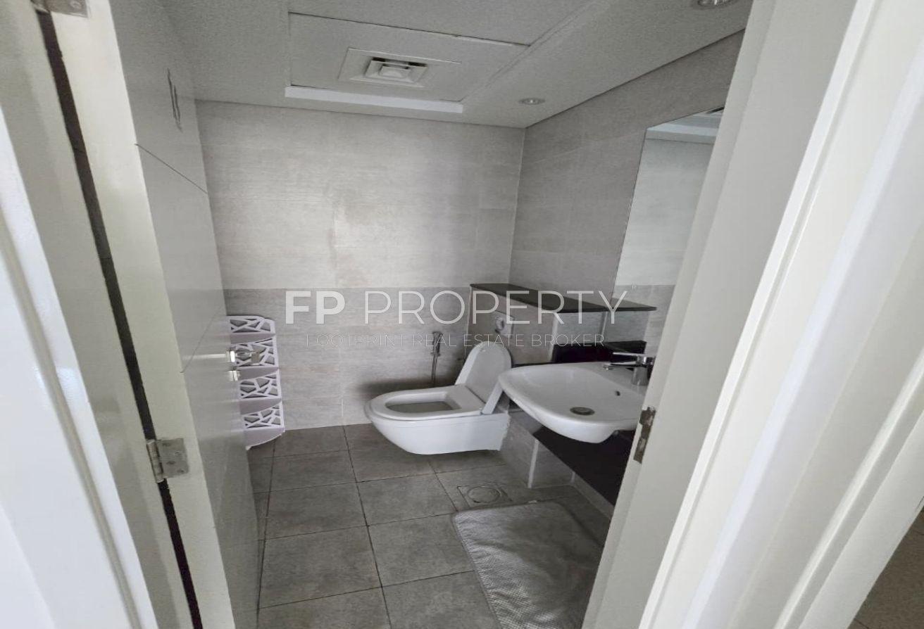 UNFURNISHED 1BHK/ FRONT OF MALL photo 9