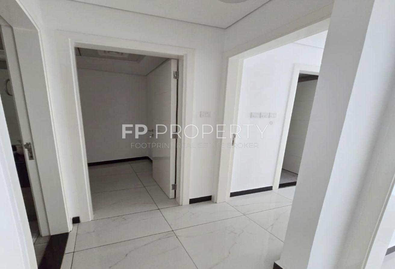 UNFURNISHED 1BHK/ FRONT OF MALL photo 5