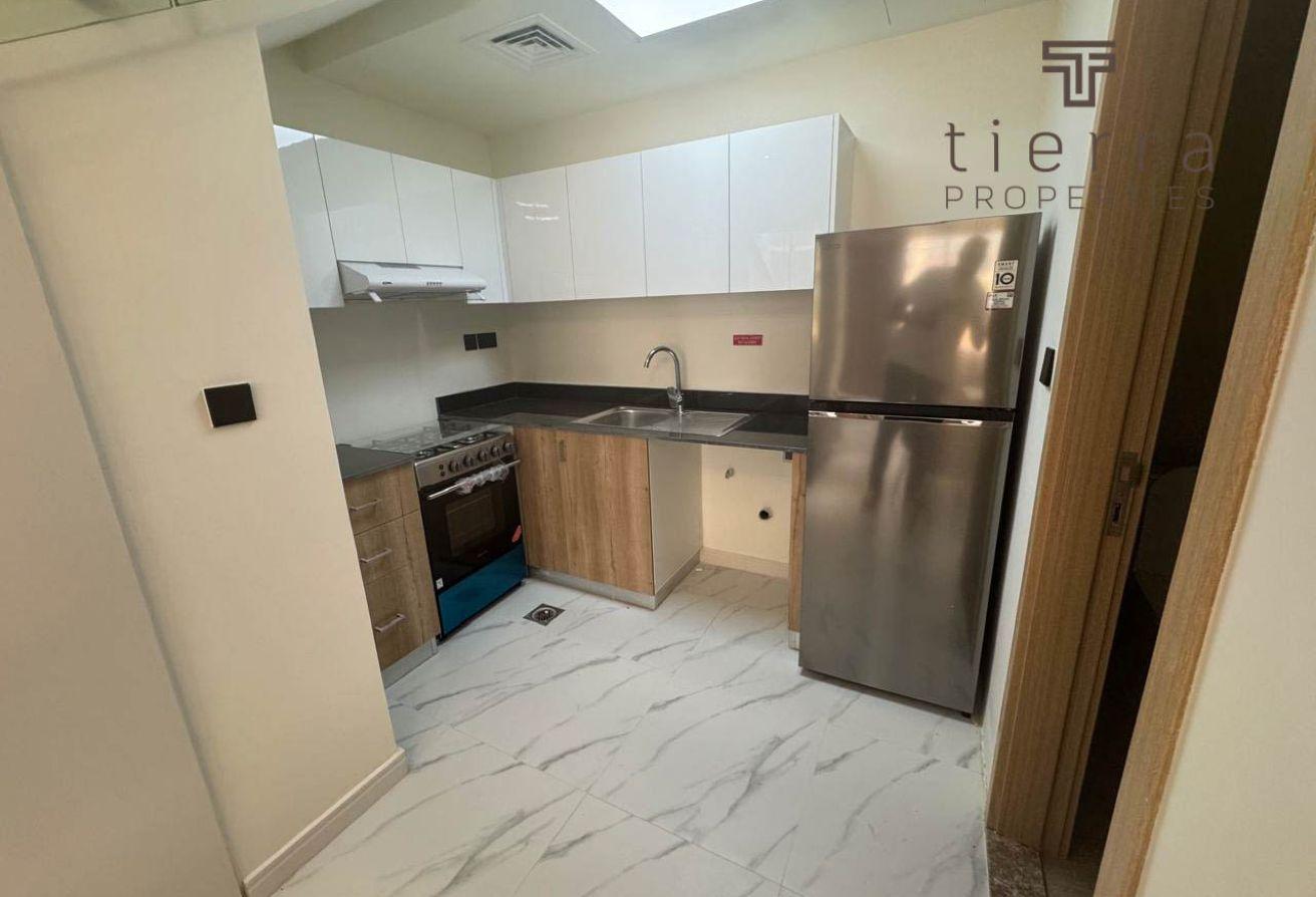 Park-Facing |Prime Location |Near Amenities & Mall photo 5