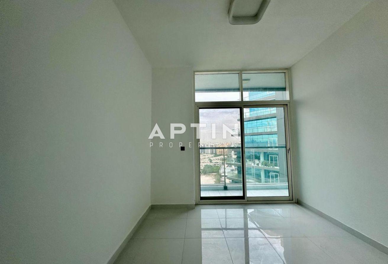 Elegant 1BR Apartment | Balcony | DSO photo 3