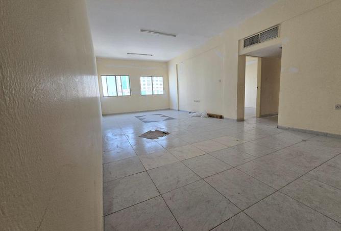 Spacious 3 BR in Al Rashidiya Towers: Family-Frien